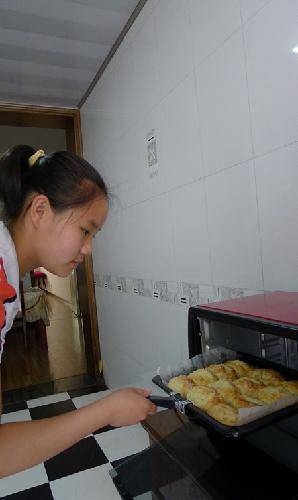 用实验的态度——记妞第一次做面包作文