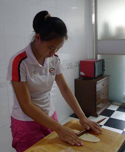 用实验的态度——记妞第一次做面包作文