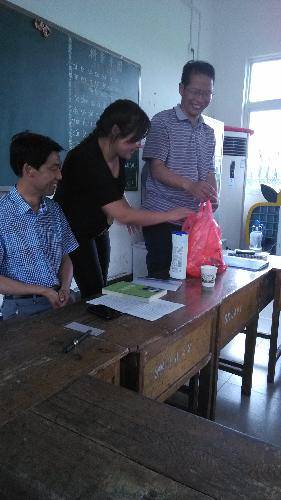 《爱和自由》读书会掠影作文