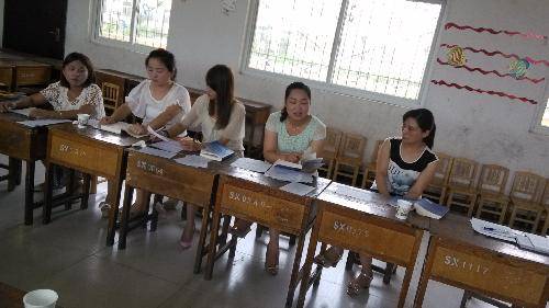 《爱和自由》读书会掠影作文