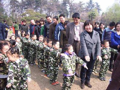 走进春天,放飞梦想——春游活动进行曲作文