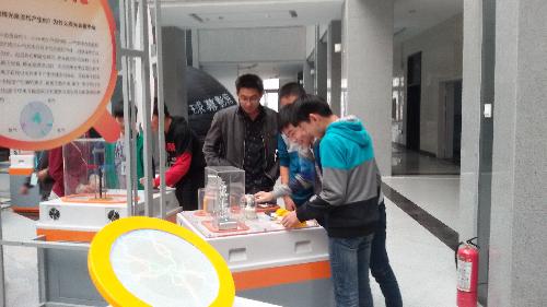 引领孩子的科学视角作文