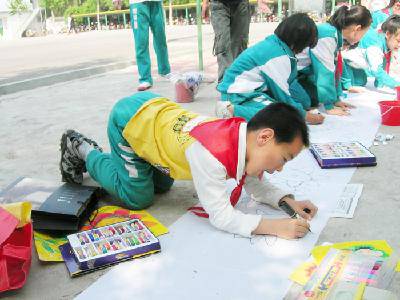 美的律动 ——二年级美术综合素质展示作文