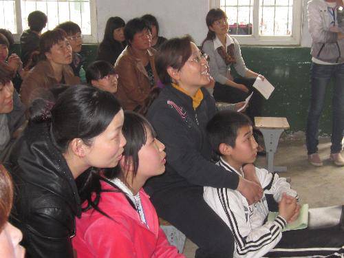 让我们感恩——记八三班家长会作文