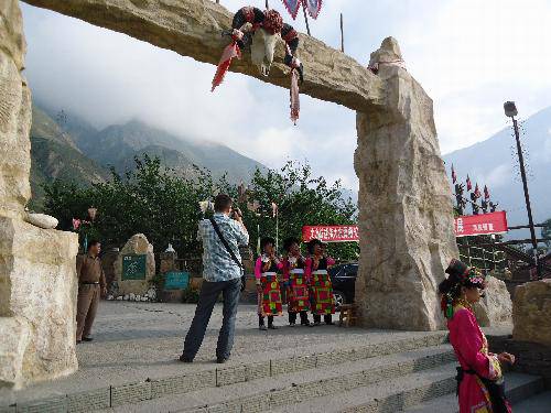 《愉快一夏》12——旅游全记录之“藏羌风情”作文