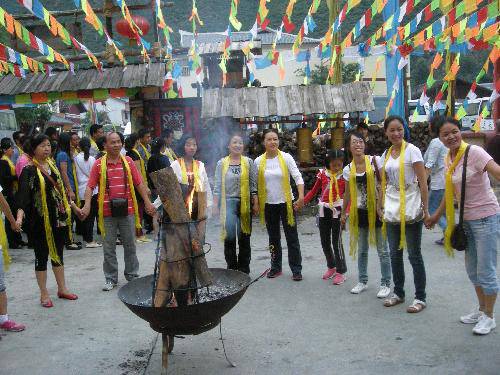 《愉快一夏》12——旅游全记录之“藏羌风情”作文