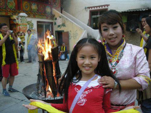 《愉快一夏》12——旅游全记录之“藏羌风情”作文