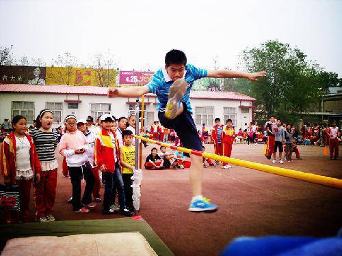 春季运动会之精彩赛事作文