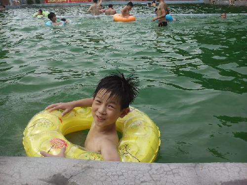 暑假“烧烤”节奏—到水里降降温作文