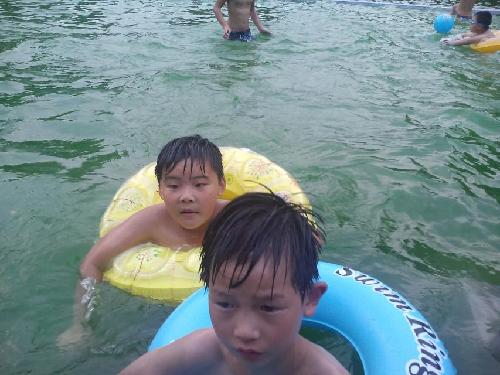 暑假“烧烤”节奏—到水里降降温作文