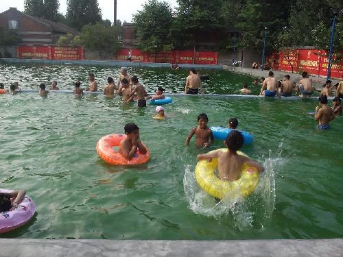 暑假“烧烤”节奏—到水里降降温作文