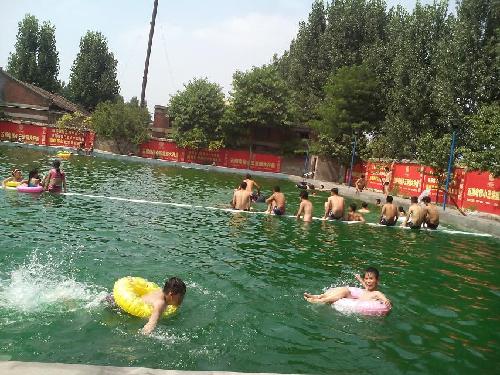 暑假“烧烤”节奏—到水里降降温作文