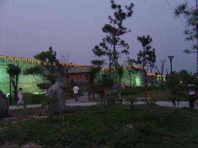 焕然一新的开封古城墙(图文)作文