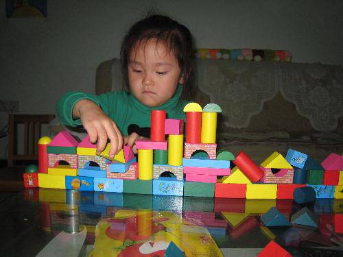 搭积木火车,唱儿歌讲故事作文