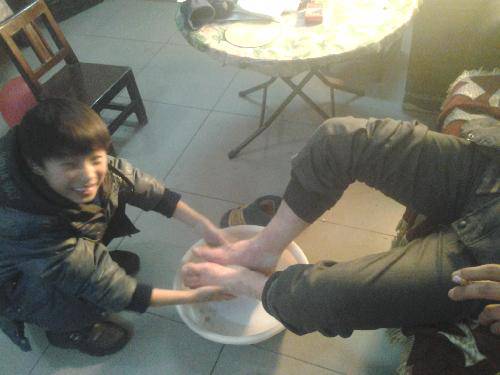 我为爸爸洗脸洗脚作文