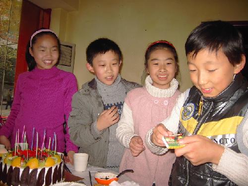 照片背后的故事(关于校讯通)作文