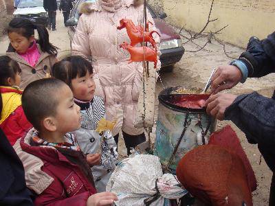 “吹糖人”——儿时的情景再现作文