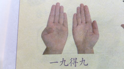 㱨չ
