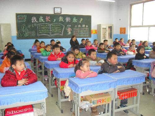 【读书活动】学会感恩,与爱同行(一六班讲故事活动)作文