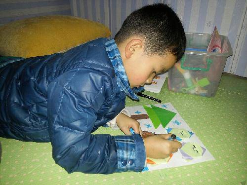 立体拼贴画——圣诞老人选礼物作文