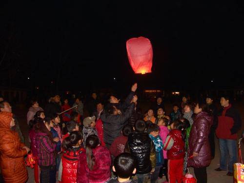 美丽的灯,美丽的会!作文