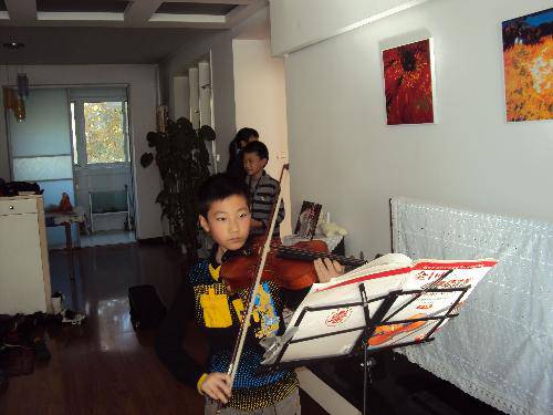 “ 开心读书,快乐成长”——第一届班级读书会作文