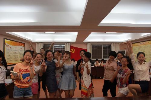 读《爬上豆蔓看自己》 做反思型幼儿教师 作文