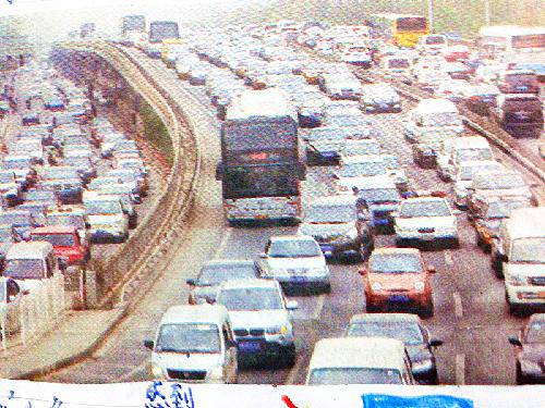 今日堵车主题报——我的“333拉面体”主体剪贴报作文