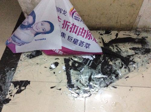 学写消息---郑州市响水湾小区楼道广告牌发生爆炸作文