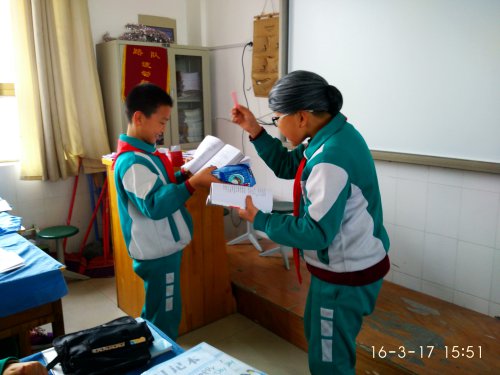 班级读书交流会之《佐贺的超级阿嬷》作文