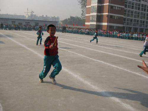 首届体育节照片作文