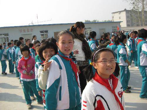 首届体育节照片作文