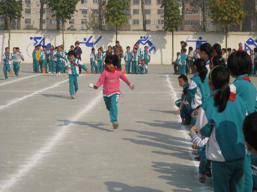 首届体育节照片作文