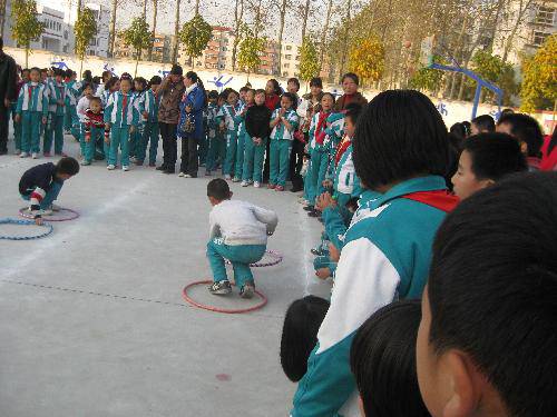 首届体育节照片作文