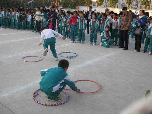 首届体育节照片作文