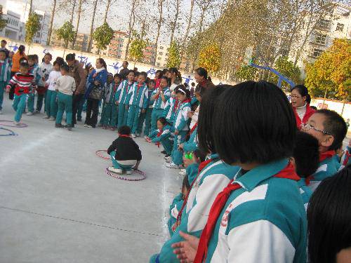 首届体育节照片作文