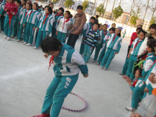 首届体育节照片作文