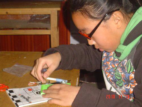 科学实验(十九)简便应急照明灯作文