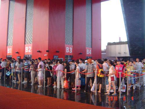 畅游世博园——酷暑游世博(2)作文