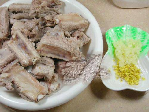 想学烧菜跟我一起来——老干妈酱排骨作文