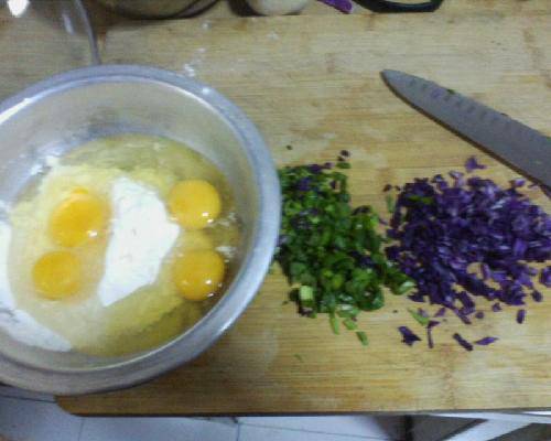 简单又快捷的早餐——五彩鸡蛋虾皮煎饼作文