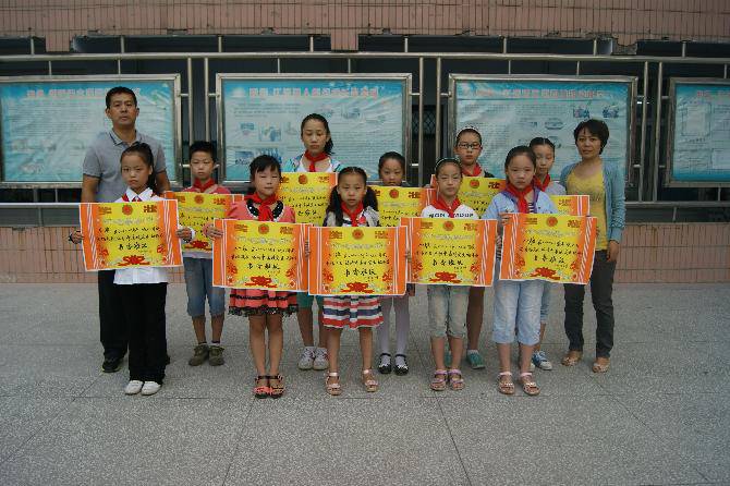 瞧瞧我们班的读写绘——六五班的读写故事作文