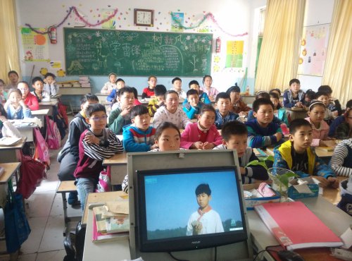 “群文阅读”__找寻童年美作文