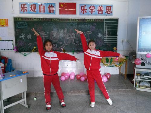 灵宝市第一小学:举行庆元旦联欢美食会作文