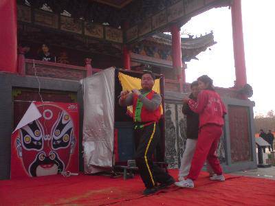 点点第一次赶庙会!(附多图)作文