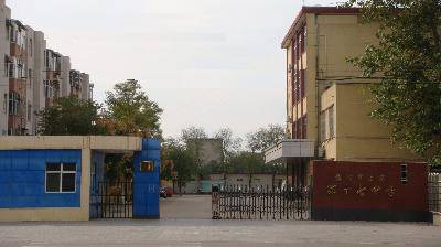 美丽的校园与非洲简陋的教室(图16张)作文