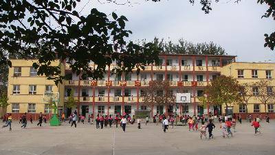 美丽的校园与非洲简陋的教室(图16张)作文