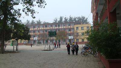 美丽的校园与非洲简陋的教室(图16张)作文