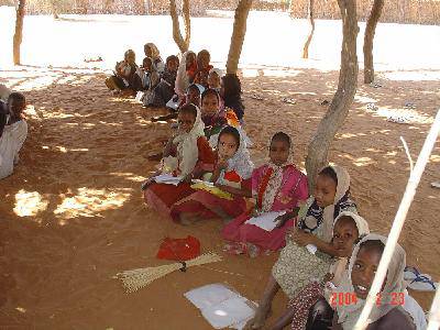 美丽的校园与非洲简陋的教室(图16张)作文