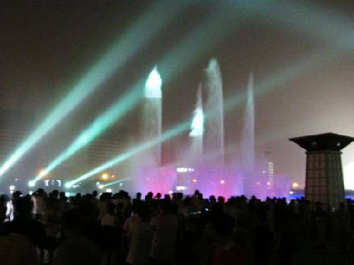 东区音乐喷泉作文